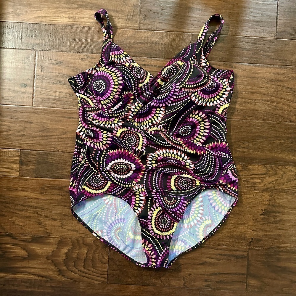 FADED GLORY, ONE-PIECE SWIMSUIT. MULTICOLOR ON A BLACK BACKGROUND SIZE XL(16-18) - Picture 2 of 7